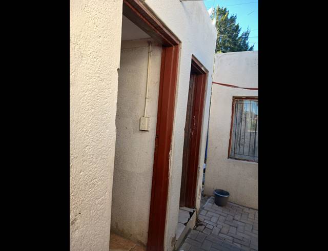 18 BEDROOM APARTMENT BLOCK FOR SALE IN SESHEGO 9A